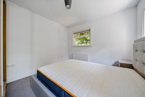 2 bedroom apartment for sale, Askew Crescent, London