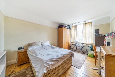 2 bedroom apartment to rent, Birkenhead Avenue, KT2