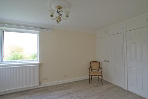 2 bedroom ground floor flat to rent, Mount Felix, Walton-on-Thames KT12