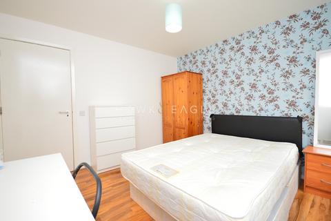 3 bedroom flat to rent, Blackwall Way, London, Greater London. E14