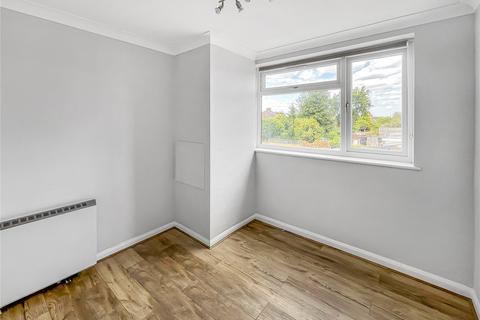3 bedroom maisonette to rent, Staines Road West, Ashford, Surrey, TW15