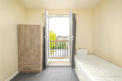 Studio to rent, Mattison Road, Haringay, London, N4