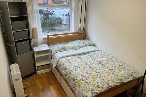 1 bedroom flat to rent, Uxbridge Road, London W7