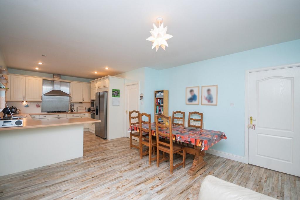 Dining kitchen