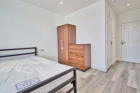 House share to rent, Beaconsfield Road, Willesden