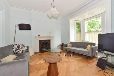 1 bedroom ground floor flat for sale, High Road, Buckhurst Hill, Essex