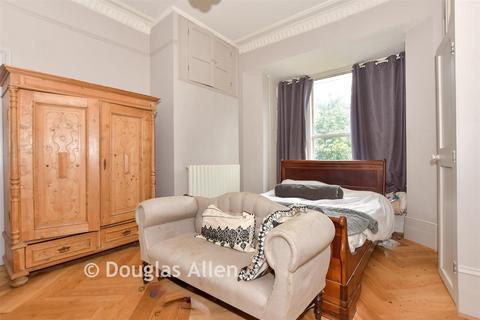 1 bedroom ground floor flat for sale, High Road, Buckhurst Hill, Essex