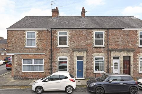 3 bedroom terraced house to rent, Baker Street, York, YO30