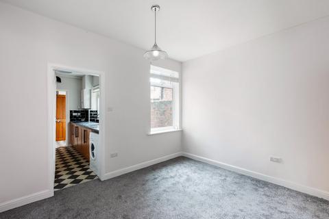 3 bedroom terraced house to rent, Baker Street, York, YO30