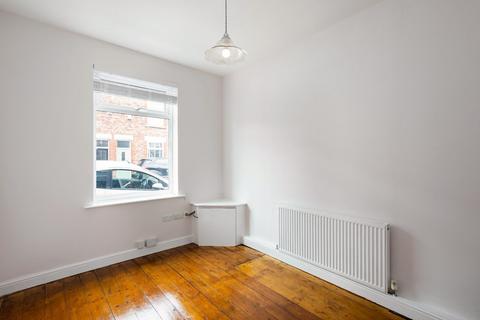 3 bedroom terraced house to rent, Baker Street, York, YO30
