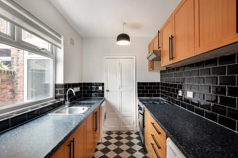 3 bedroom terraced house to rent, Baker Street, York, YO30