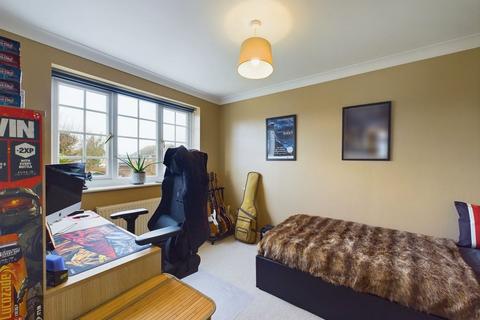 8 Heather Drive, Whitby, YO22 4DZ