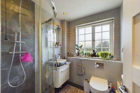8 Heather Drive, Whitby, YO22 4DZ