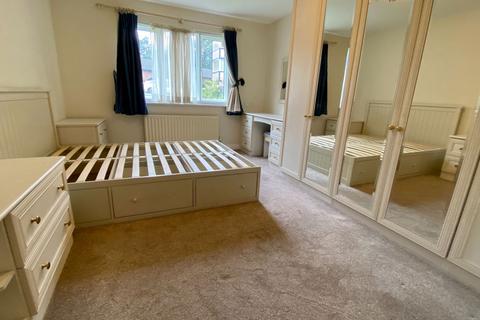 2 bedroom flat to rent, Schools Hill, Cheadle, SK8 1PA