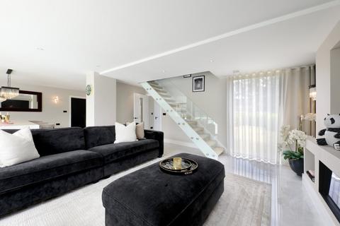 6 Dupre Crescent, Wilton Park, Beaconsfield, HP9 2RW