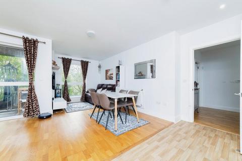 2 bedroom apartment to rent, Quayside House E16