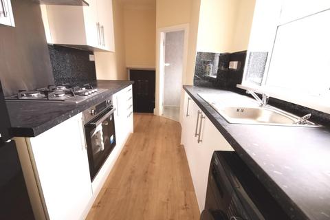 3 bedroom flat to rent, Howdene, Newcastle upon Tyne, NE15