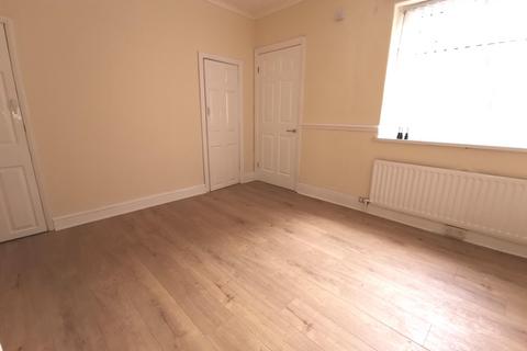 3 bedroom flat to rent, Howdene, Newcastle upon Tyne, NE15