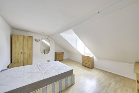 3 bedroom apartment to rent, Chestnut Grove, SW12