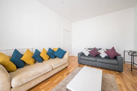3 bedroom flat to rent, Penn Road, Islington, London, N7