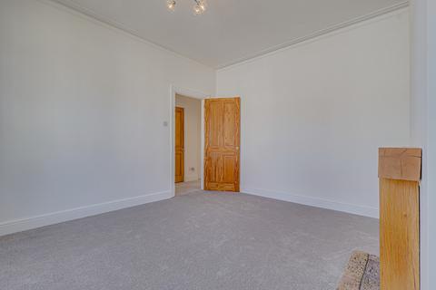 2 bedroom flat for sale, Hainault Avenue, Westcliff-on-Sea, SS0