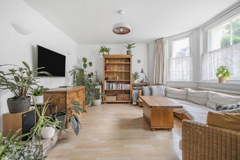 Flat 10, 10 Clifton Crescent, Folkestone, CT20 2EW