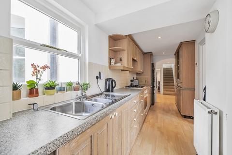 Flat 10, 10 Clifton Crescent, Folkestone, CT20 2EW