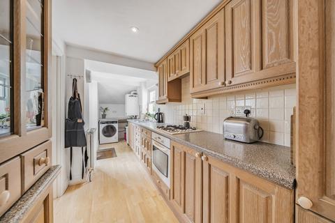 Flat 10, 10 Clifton Crescent, Folkestone, CT20 2EW