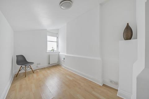 Flat 10, 10 Clifton Crescent, Folkestone, CT20 2EW