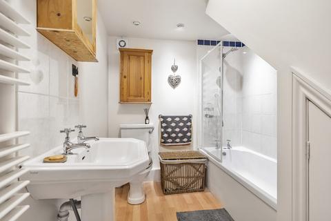 Flat 10, 10 Clifton Crescent, Folkestone, CT20 2EW