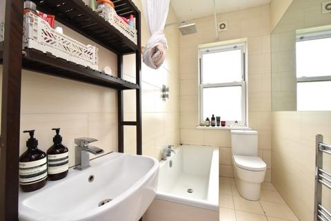 2 bedroom apartment to rent, Brockley Park London SE23
