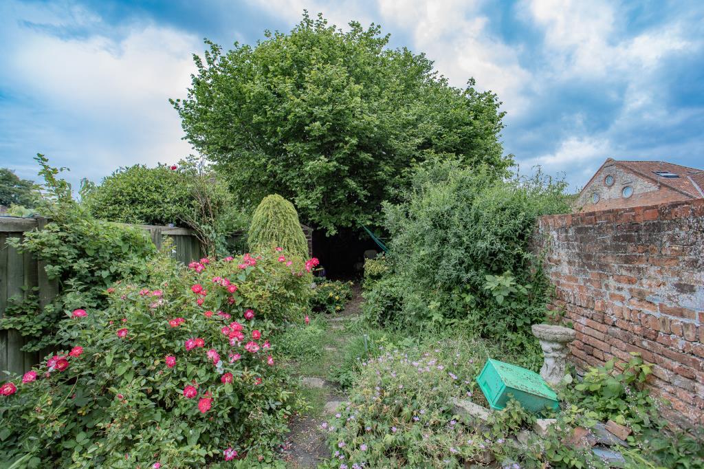 General view of the rear garden