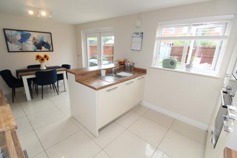 3 bedroom semi-detached house for sale, Elizabeth Close, Leicester LE8