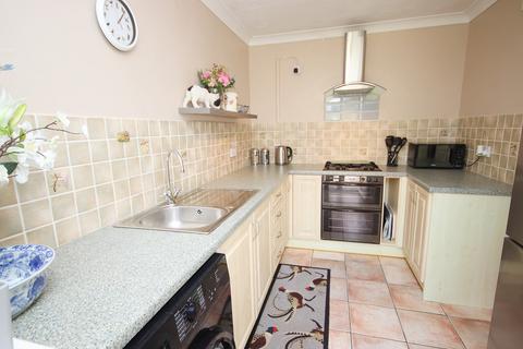 2 bedroom detached bungalow for sale, Nightingale Walk, Billingshurst