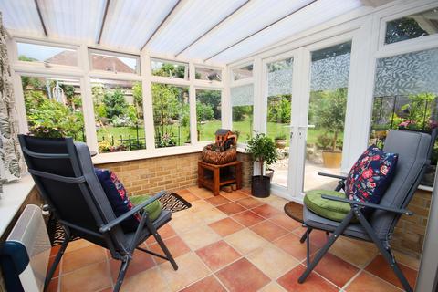 2 bedroom detached bungalow for sale, Nightingale Walk, Billingshurst