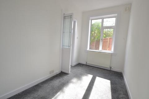 3 bedroom flat to rent, Oxgangs Terrace, Edinburgh, EH13