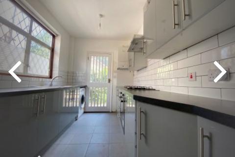 3 bedroom semi-detached house to rent, Kidbrooke Park Road, London, SE3