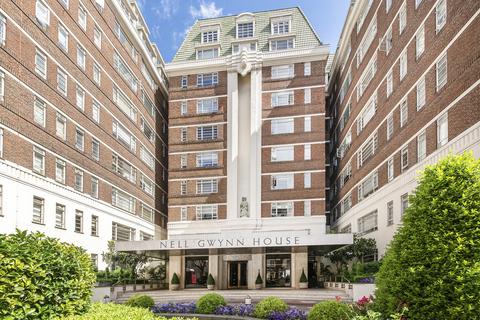 1 bedroom apartment to rent, Nell Gwynn House, Sloane Avenue SW3