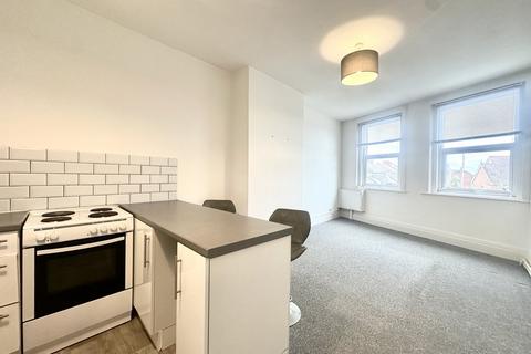 2 bedroom apartment to rent, Seabourne Road, Bournemouth