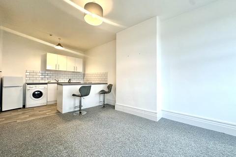 2 bedroom apartment to rent, Seabourne Road, Bournemouth