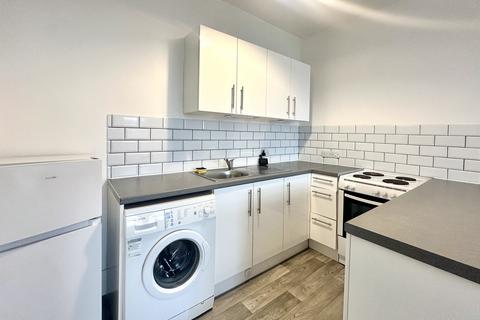 2 bedroom apartment to rent, Seabourne Road, Bournemouth