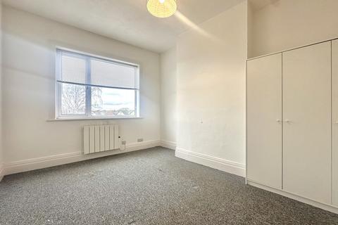 2 bedroom apartment to rent, Seabourne Road, Bournemouth