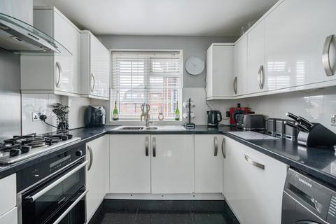 2 bedroom apartment for sale, Thicket Road, Sutton
