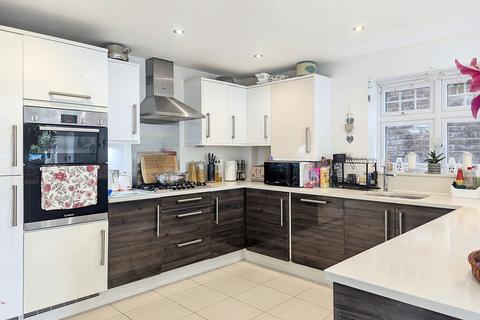 4 bedroom townhouse for sale, Tupwood Gardens, Caterham