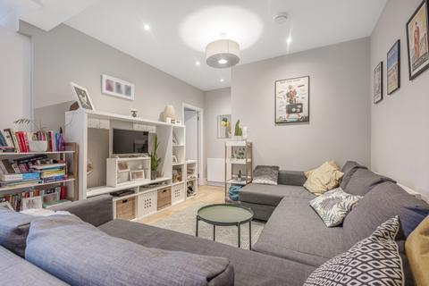 2 bedroom flat to rent, Deerdale Road London SE24