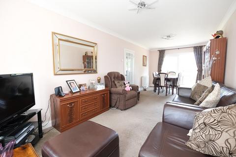 2 bedroom ground floor flat for sale, Batchwood Green, Orpington