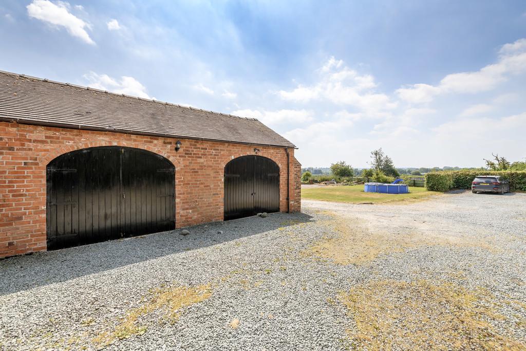Garage & Parking
