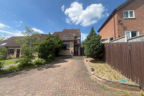 2 bedroom end of terrace house for sale, Meynell Close, Burton-on-Trent