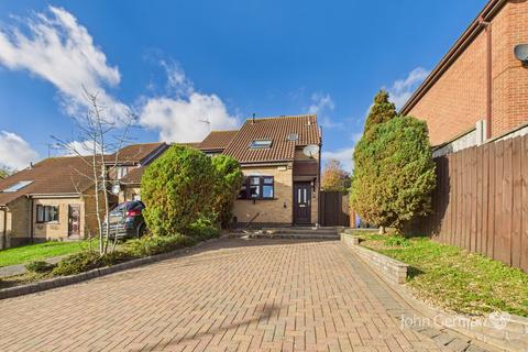 2 bedroom end of terrace house for sale, Meynell Close, Burton-on-Trent