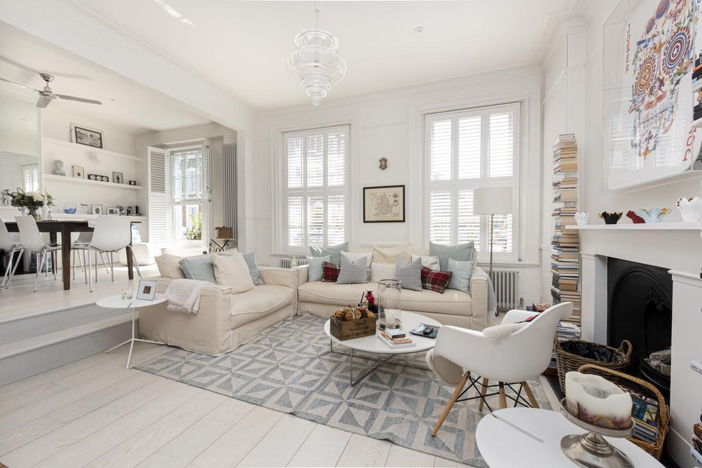 16 Sydney Mews Rec 2